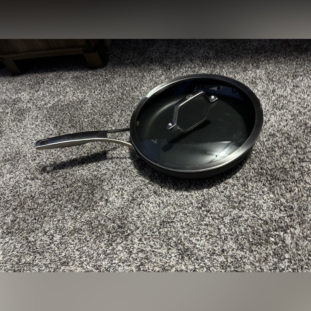 {Calphalon} 10" Nonstick Black Pan with Lid - gently used condition